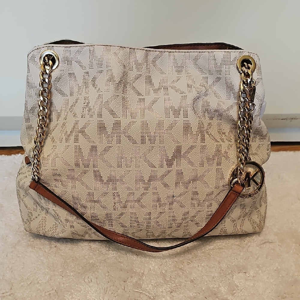Michael Kors Jet Set Large Logo Chain Tote Bag.